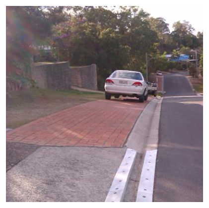 Figure 4(f) – Minto Crescent, Arana Hills: Street view
