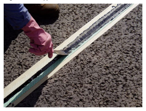 Figure 7.4.4.2(f) – Piezoelectric installation details (feeder slot sealant application)